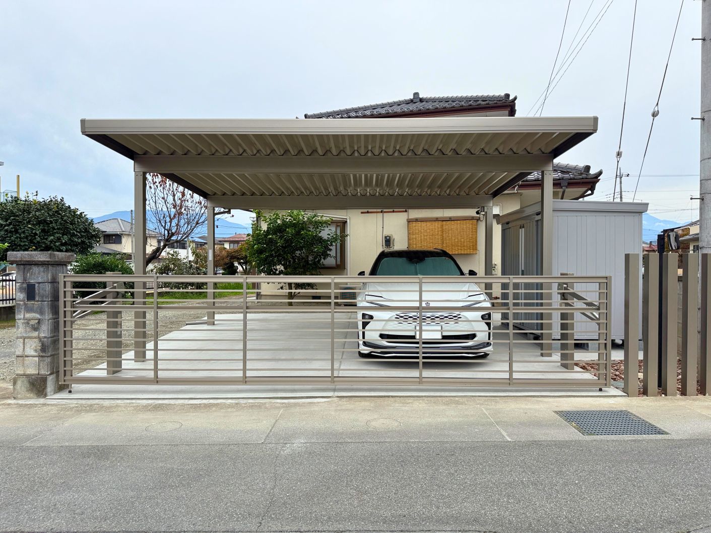 静かでスムーズに開閉できるオーバードア