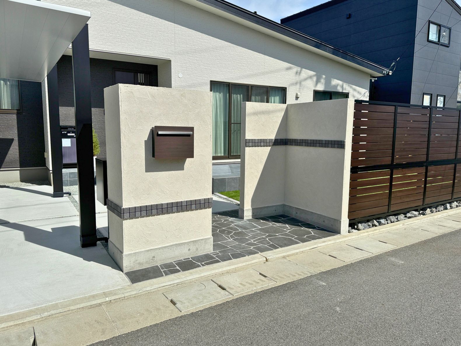 住まいの「顔」を彩るアプローチ